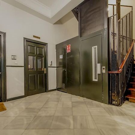 Modern Apt Para 6Px En La Plaza De Tirso De Molina Madrid Exterior photo