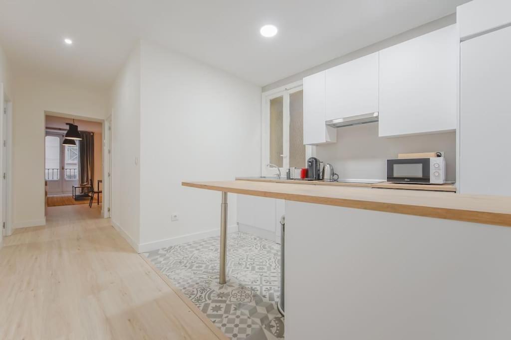 Modern Apt Para 6Px En La Plaza De Tirso De Molina Madrid Exterior photo
