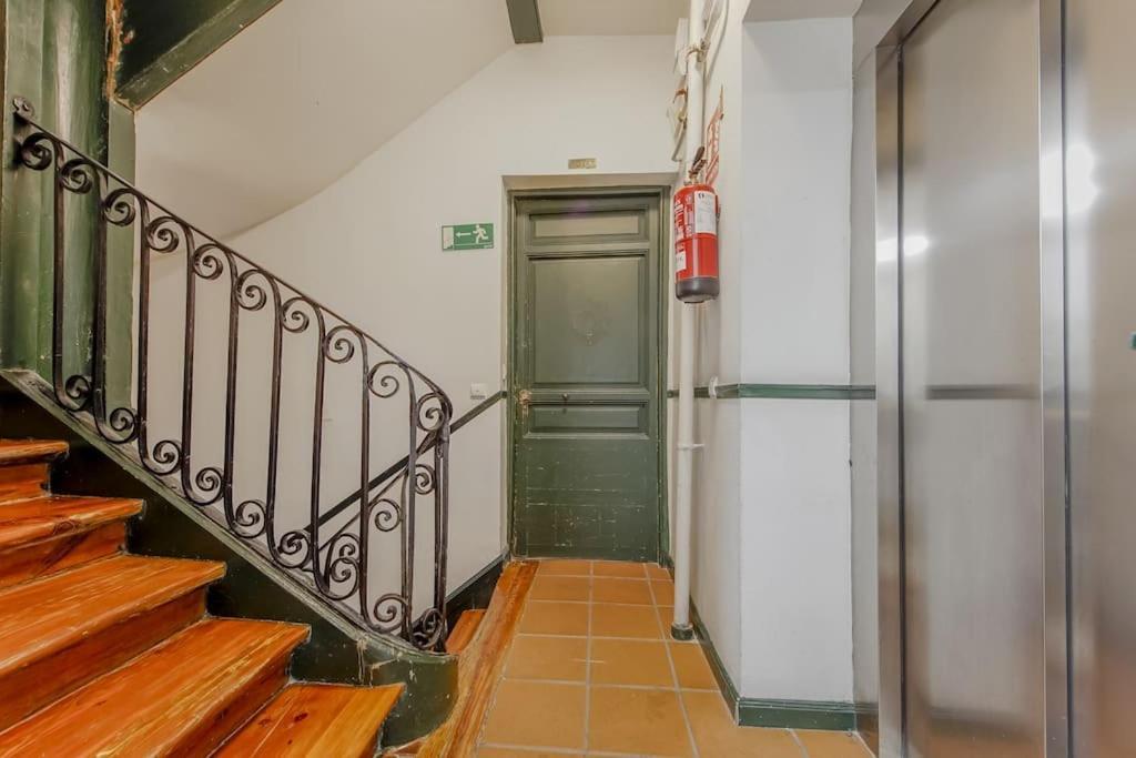 Modern Apt Para 6Px En La Plaza De Tirso De Molina Madrid Exterior photo