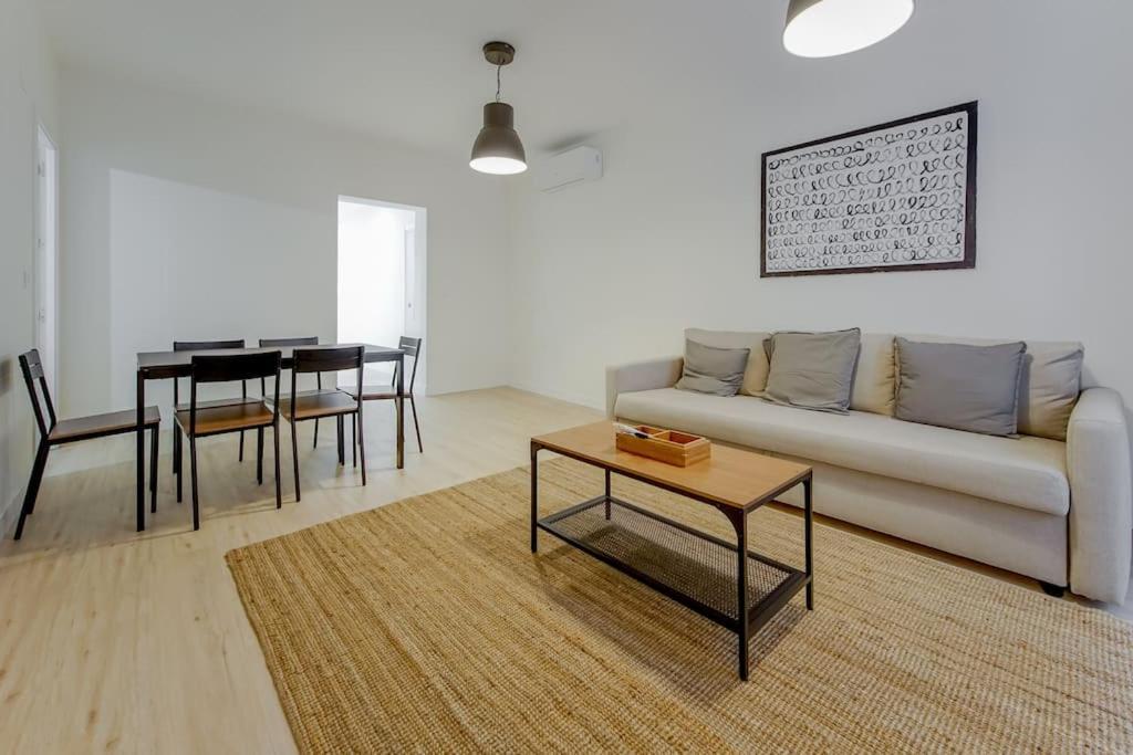 Modern Apt Para 6Px En La Plaza De Tirso De Molina Madrid Exterior photo