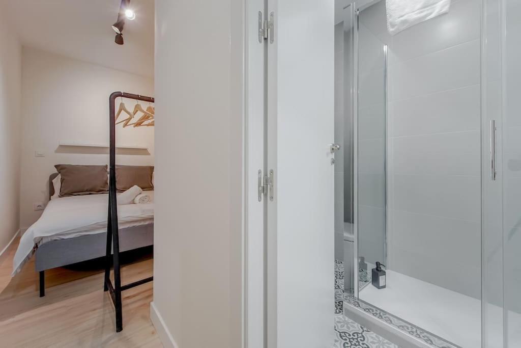 Modern Apt Para 6Px En La Plaza De Tirso De Molina Madrid Exterior photo