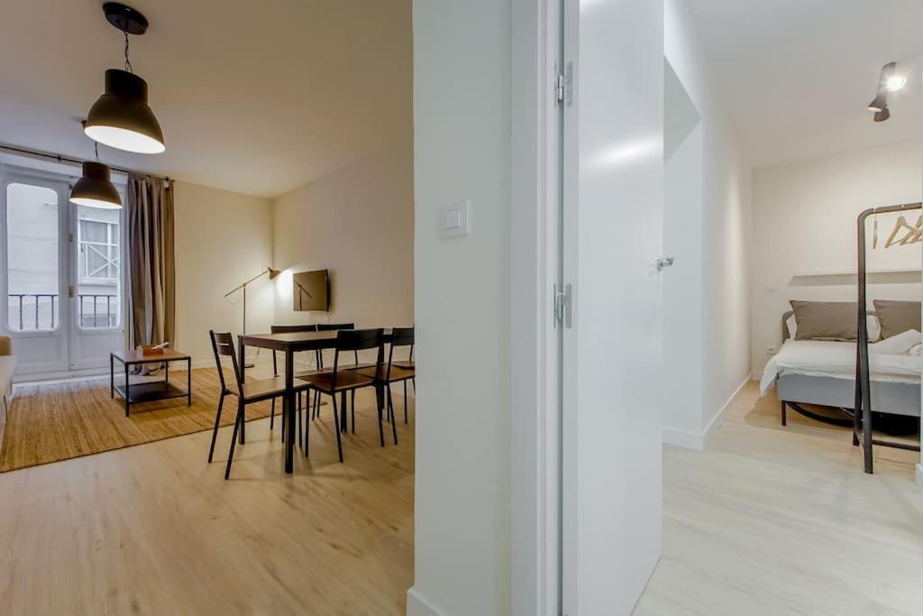 Modern Apt Para 6Px En La Plaza De Tirso De Molina Madrid Exterior photo
