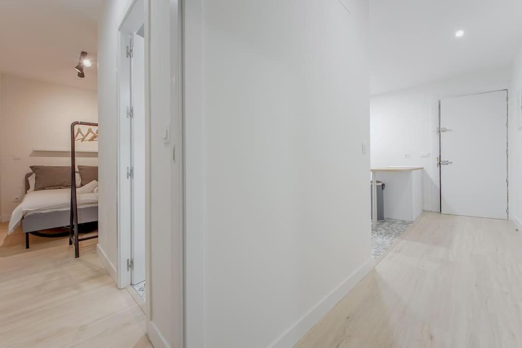 Modern Apt Para 6Px En La Plaza De Tirso De Molina Madrid Exterior photo