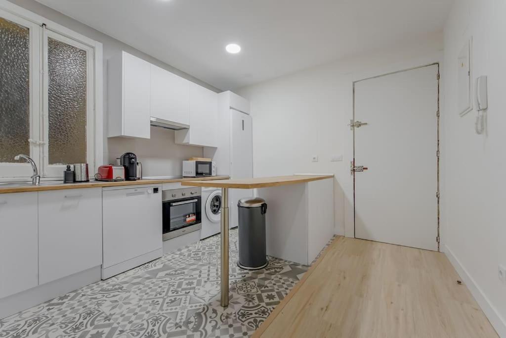 Modern Apt Para 6Px En La Plaza De Tirso De Molina Madrid Exterior photo