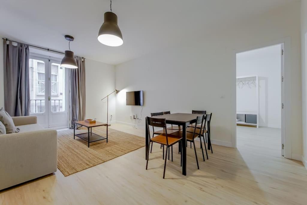 Modern Apt Para 6Px En La Plaza De Tirso De Molina Madrid Exterior photo