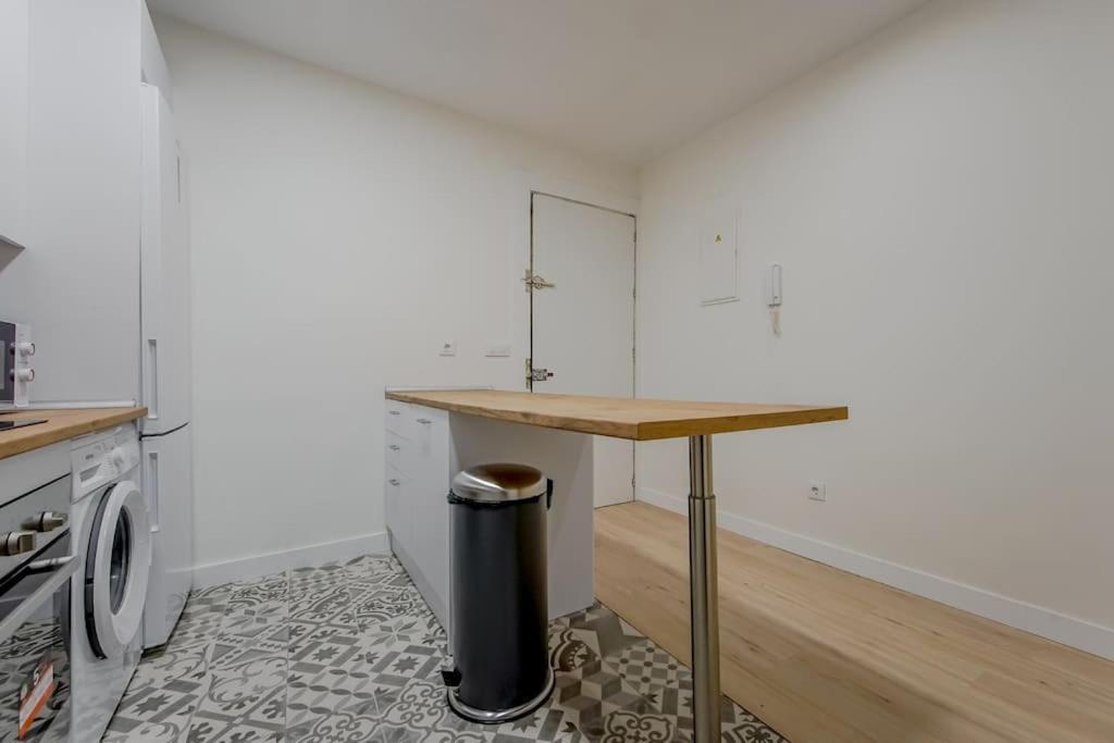 Modern Apt Para 6Px En La Plaza De Tirso De Molina Madrid Exterior photo