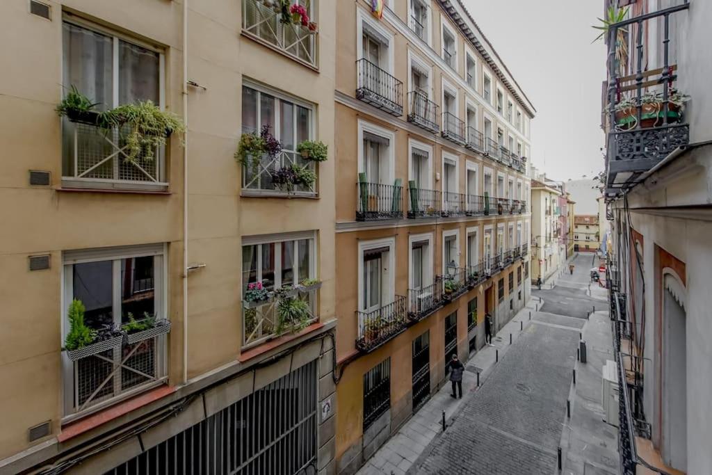 Modern Apt Para 6Px En La Plaza De Tirso De Molina Madrid Exterior photo
