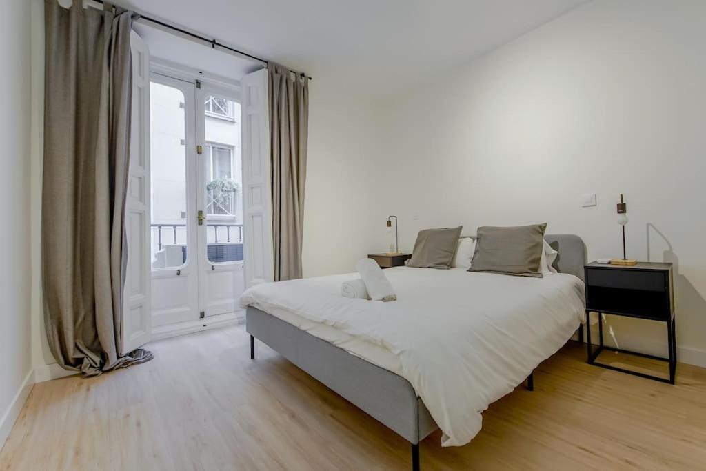 Modern Apt Para 6Px En La Plaza De Tirso De Molina Madrid Exterior photo