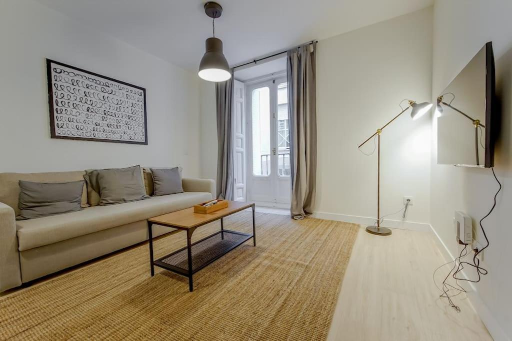 Modern Apt Para 6Px En La Plaza De Tirso De Molina Madrid Exterior photo