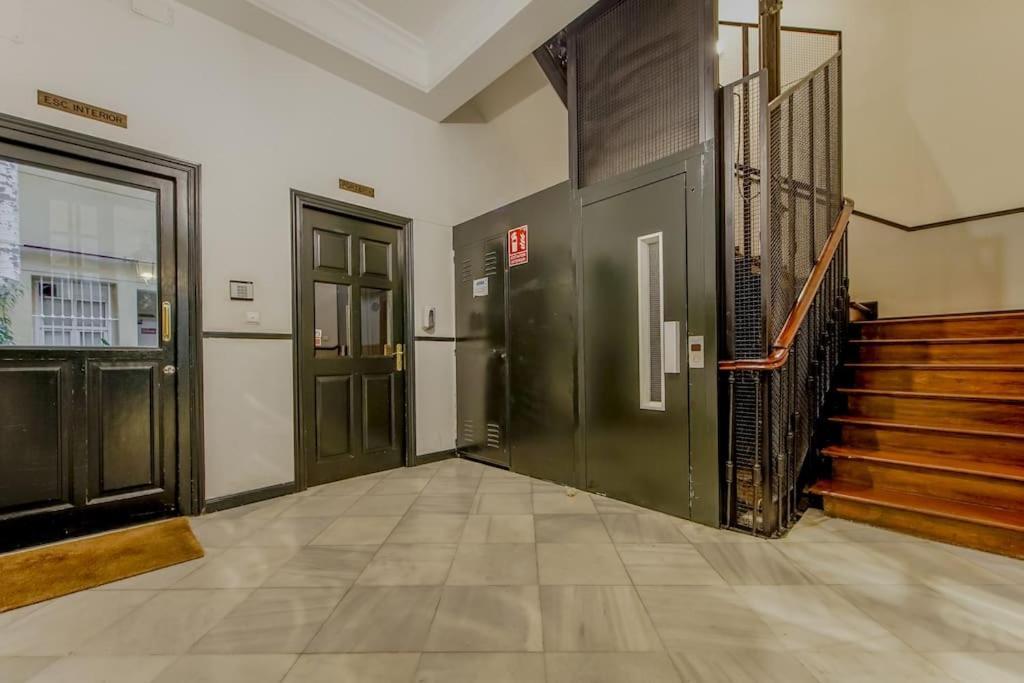 Modern Apt Para 6Px En La Plaza De Tirso De Molina Madrid Exterior photo